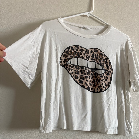 Women’s LEOPARD LIPS CROP TOP Size Small Rocker Animal Print Cropped Boxy Fit - Picture 3 of 8
